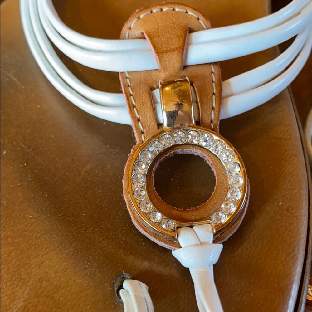 White flip flop with a little bling - Picture 4 of 8